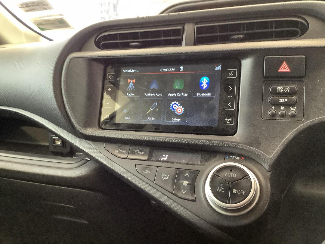 Photo '16' of Toyota Aqua Photo '16' of Toyota Aqua