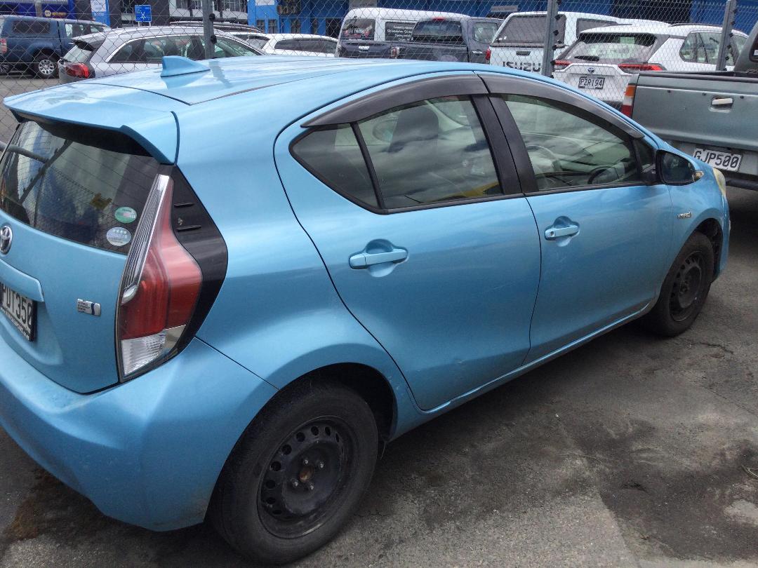 Photo '3' of Toyota Aqua Photo '3' of Toyota Aqua