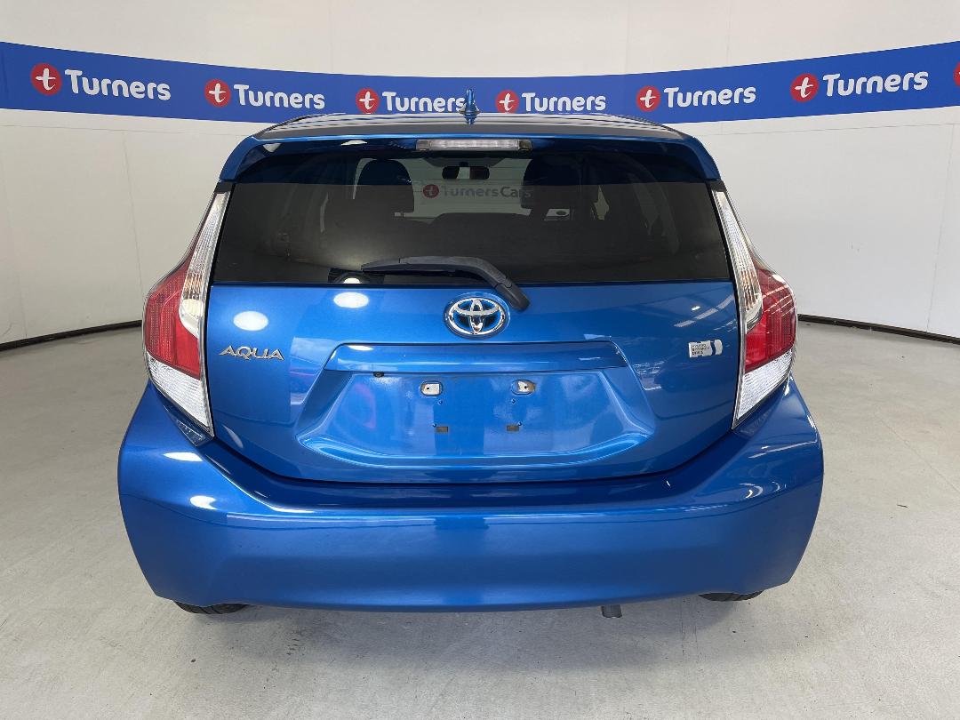 Photo '6' of Toyota Aqua