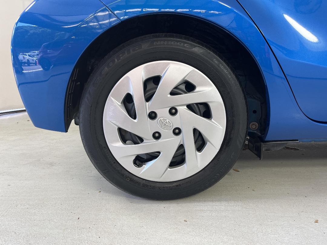 Photo '12' of Toyota Aqua