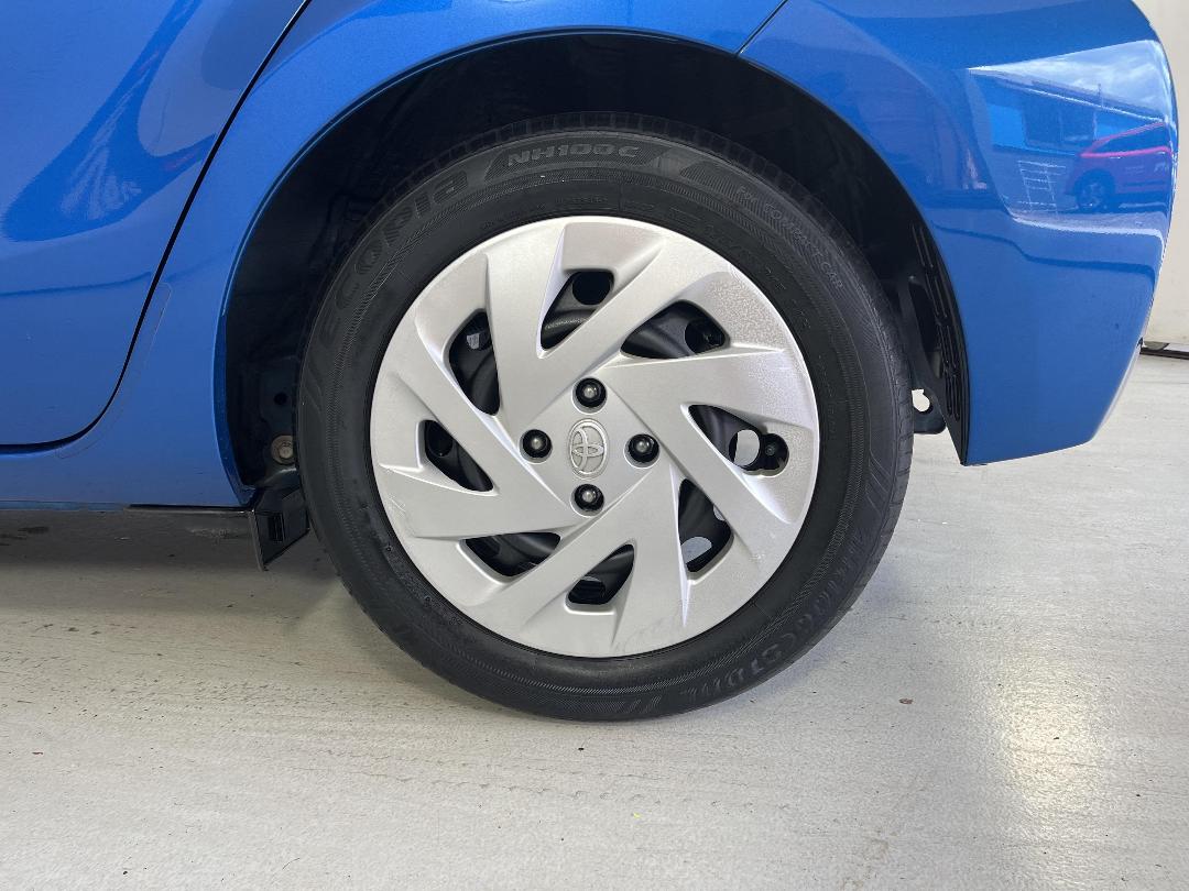 Photo '11' of Toyota Aqua