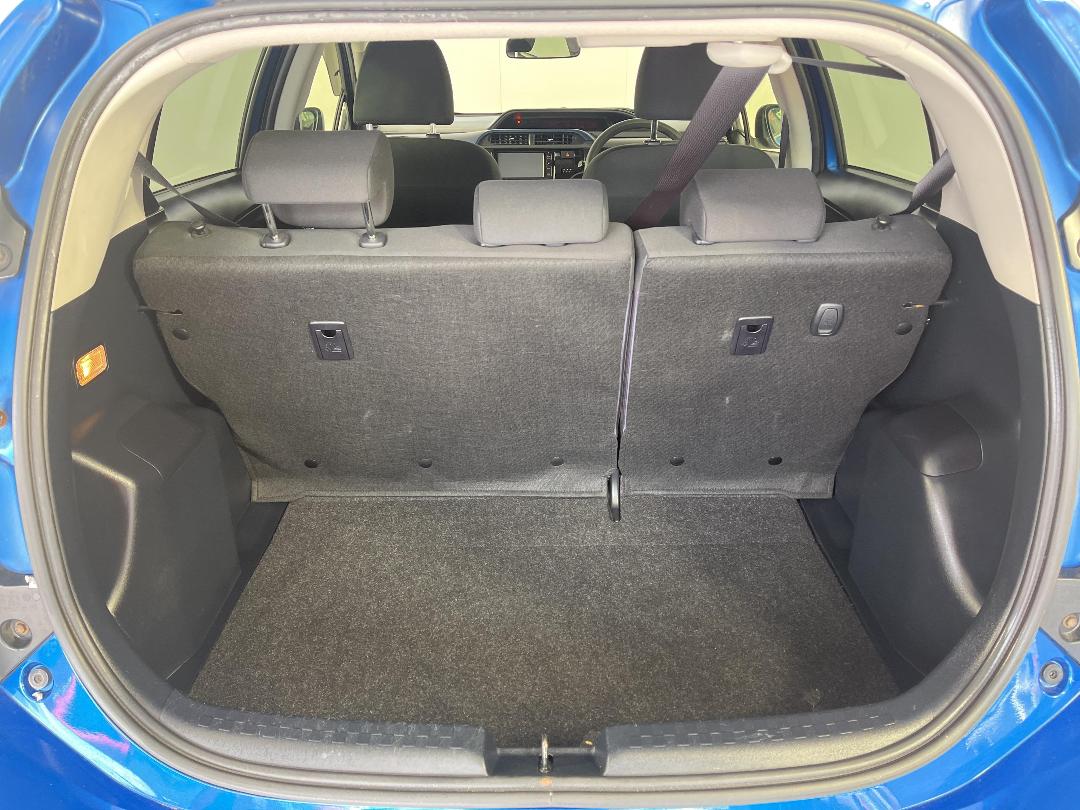 Photo '14' of Toyota Aqua