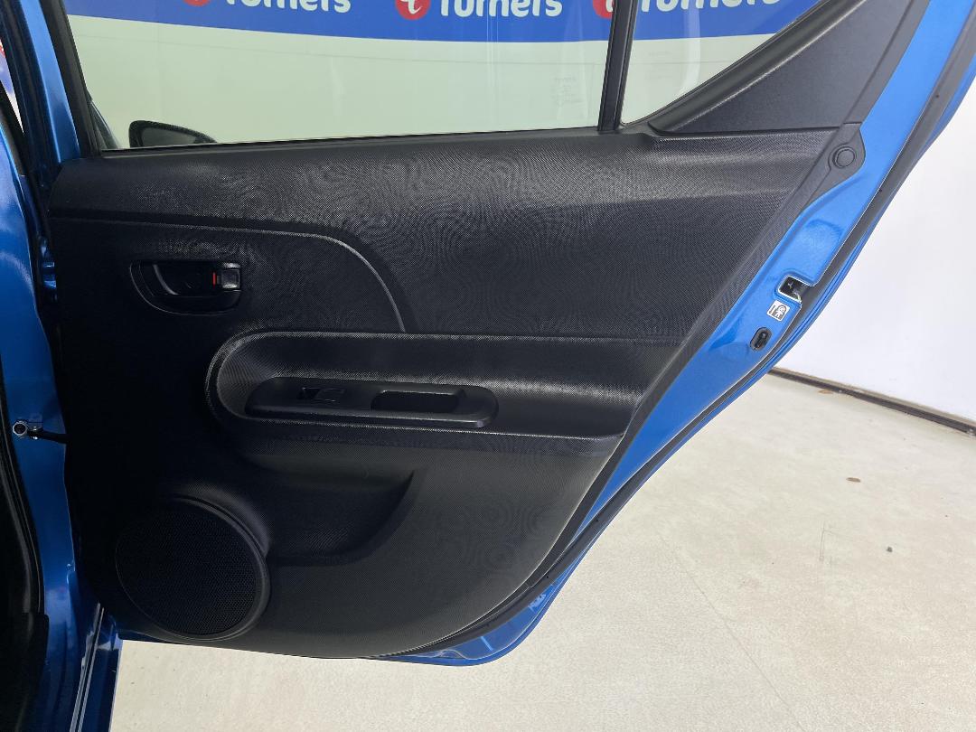 Photo '19' of Toyota Aqua