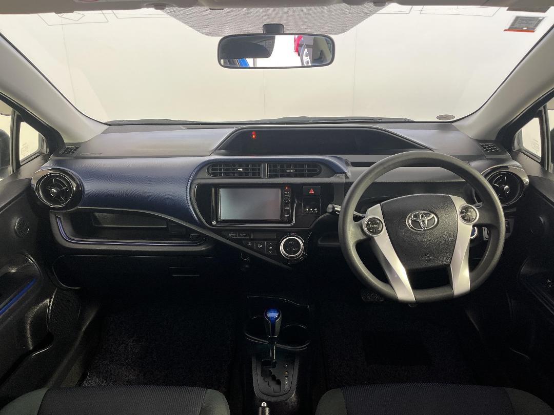 Photo '17' of Toyota Aqua