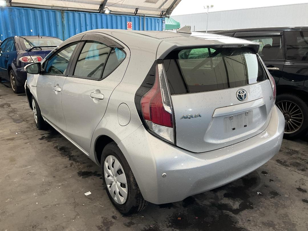 Photo '4' of Toyota Aqua