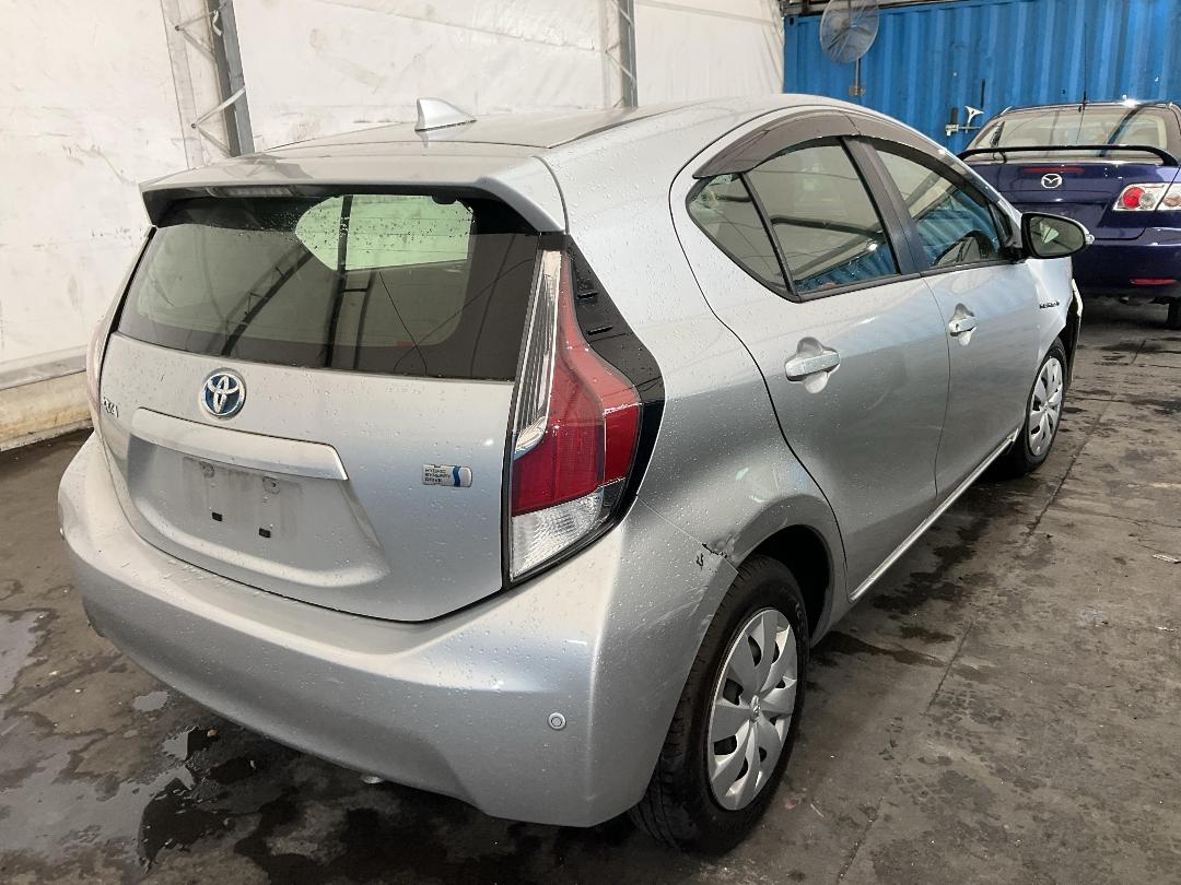 Photo '6' of Toyota Aqua