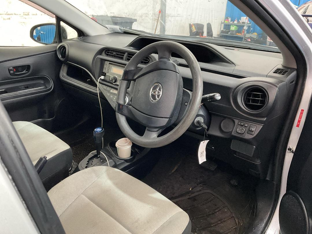 Photo '8' of Toyota Aqua