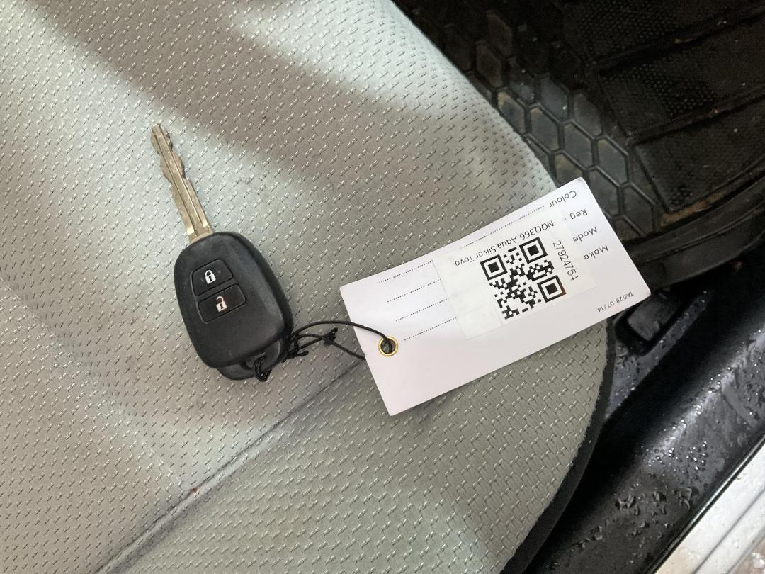 Photo '10' of Toyota Aqua