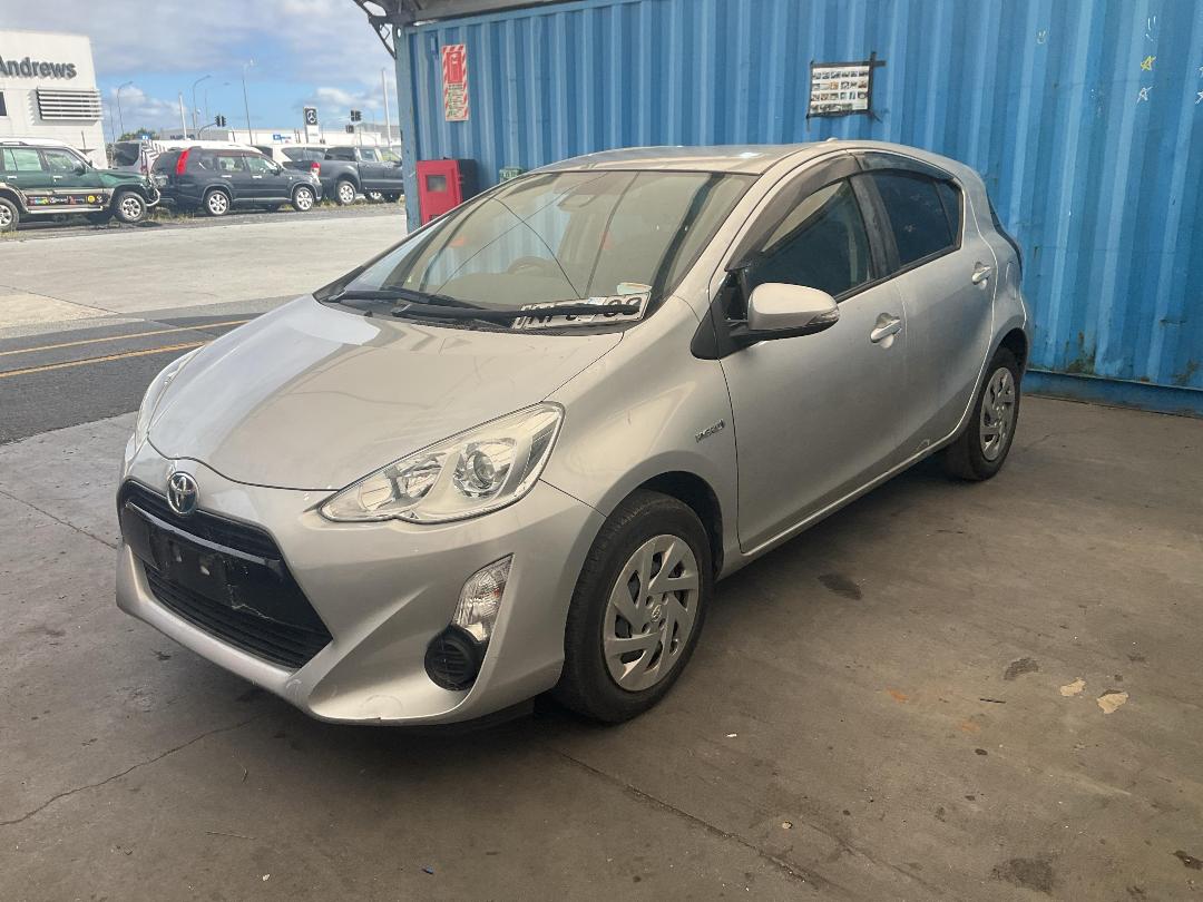 Photo '6' of Toyota Aqua