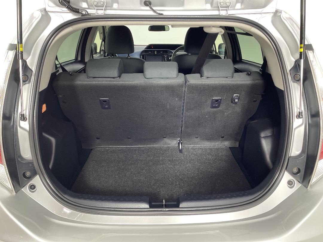 Photo '14' of Toyota Aqua