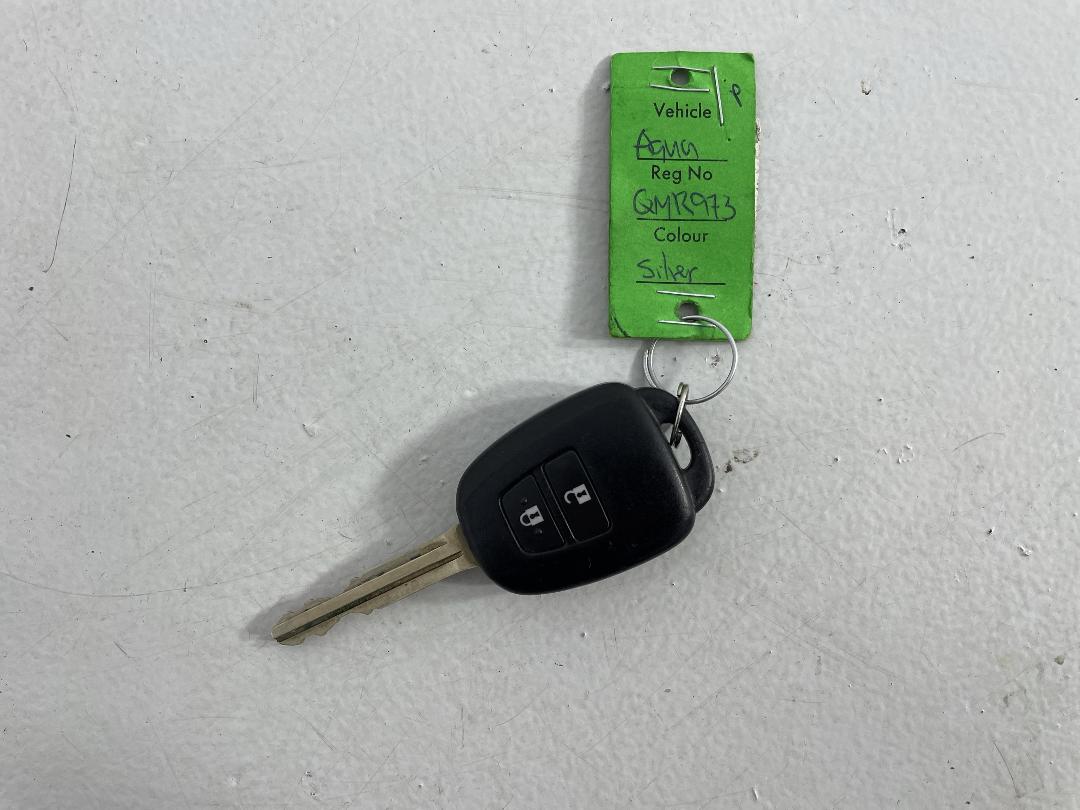 Photo '22' of Toyota Aqua