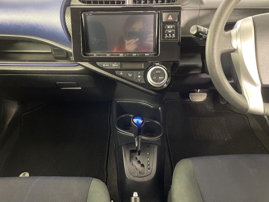 Photo '18' of Toyota Aqua