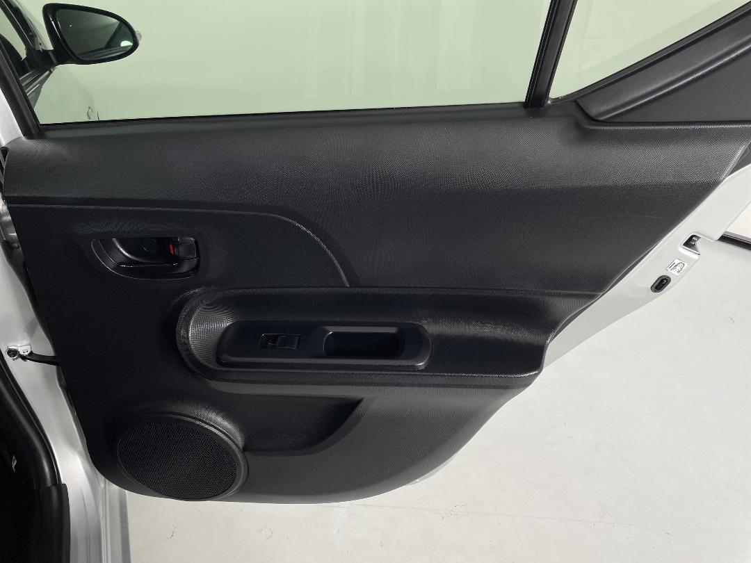 Photo '19' of Toyota Aqua