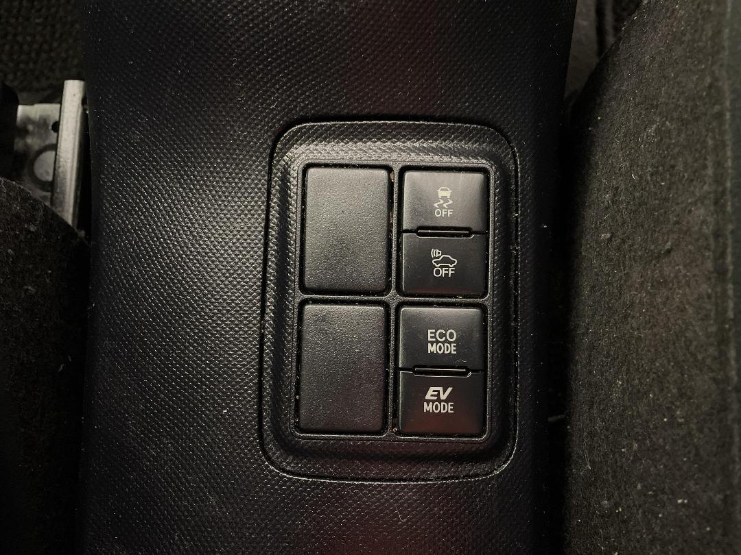 Photo '24' of Toyota Aqua