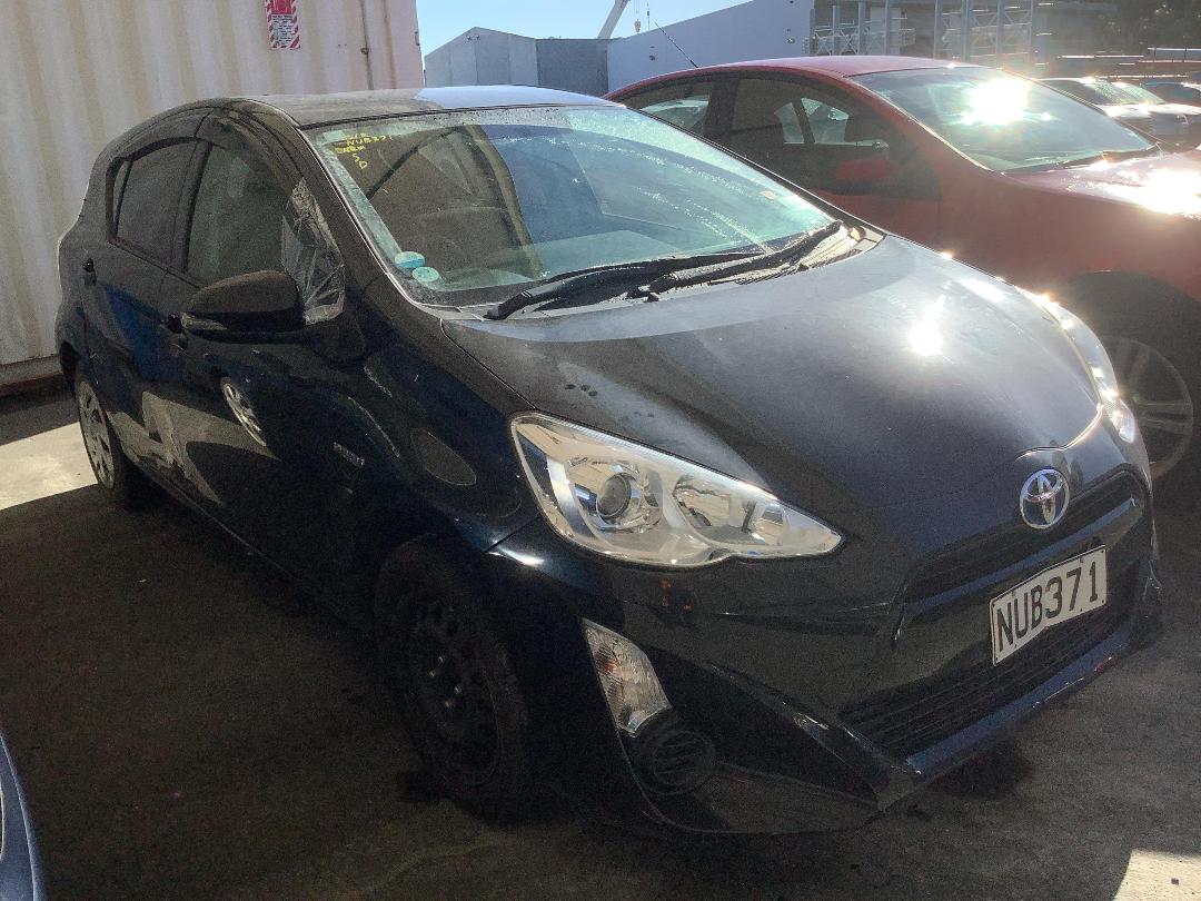 Photo '3' of Toyota Aqua Photo '3' of Toyota Aqua