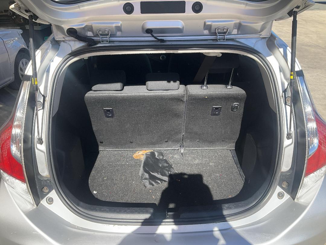 Photo '11' of Toyota Aqua