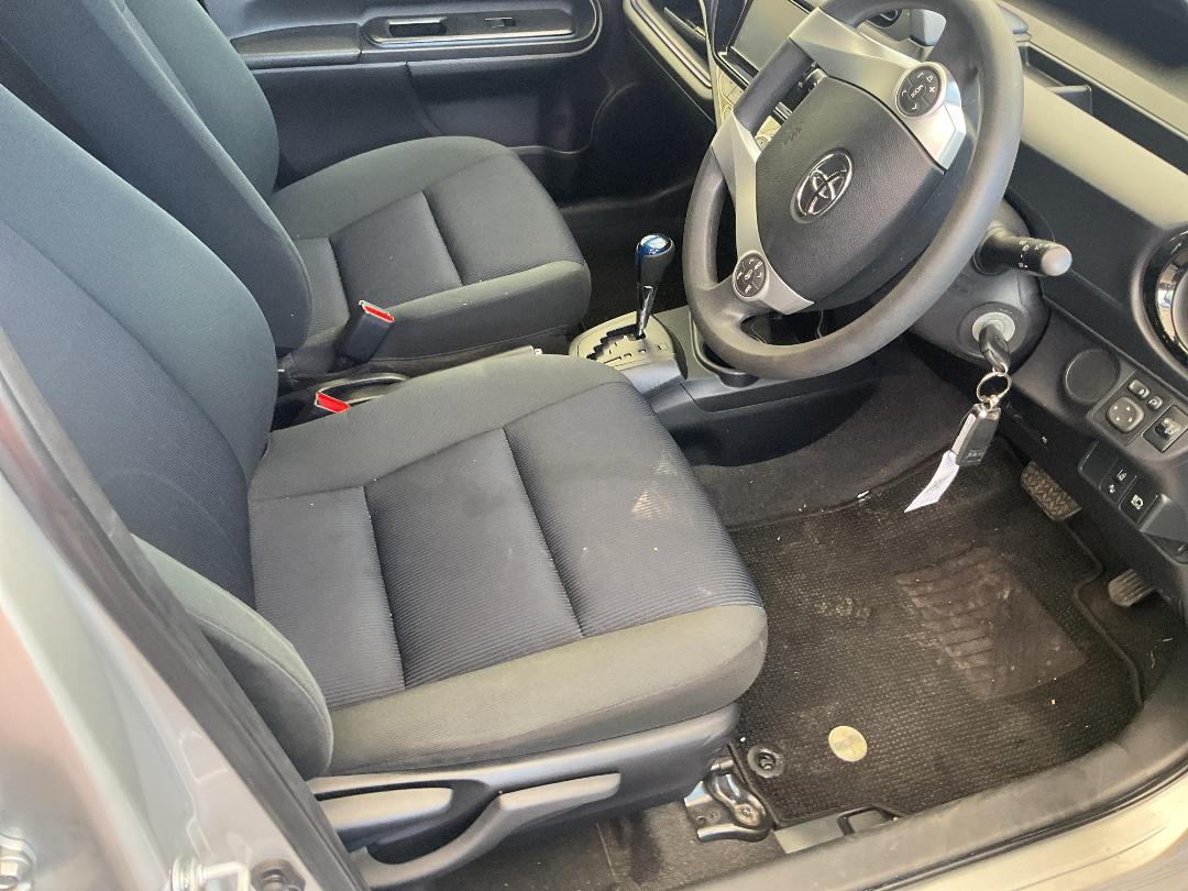 Photo '8' of Toyota Aqua Photo '8' of Toyota Aqua