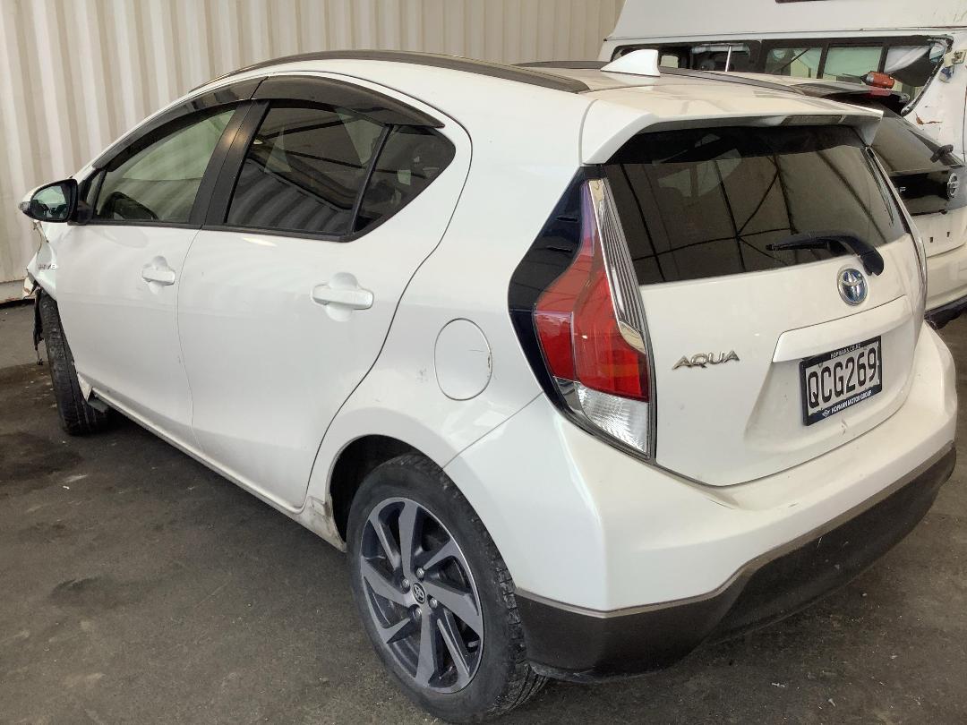 Photo '6' of Toyota Aqua