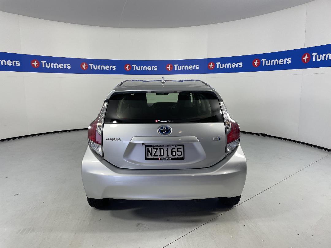 Photo '6' of Toyota Aqua Photo '6' of Toyota Aqua