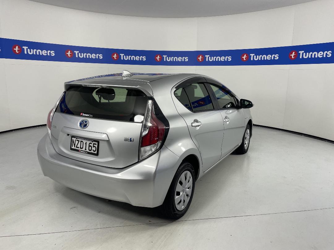 Photo '7' of Toyota Aqua Photo '7' of Toyota Aqua