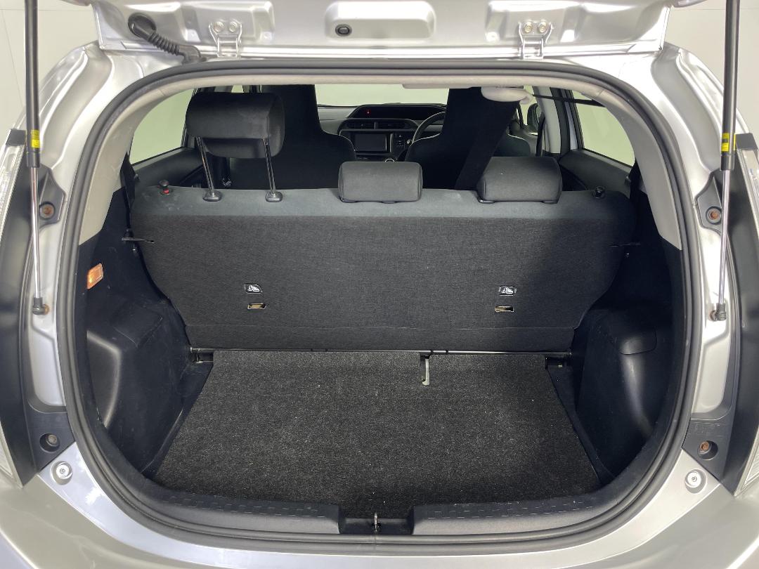 Photo '14' of Toyota Aqua Photo '14' of Toyota Aqua