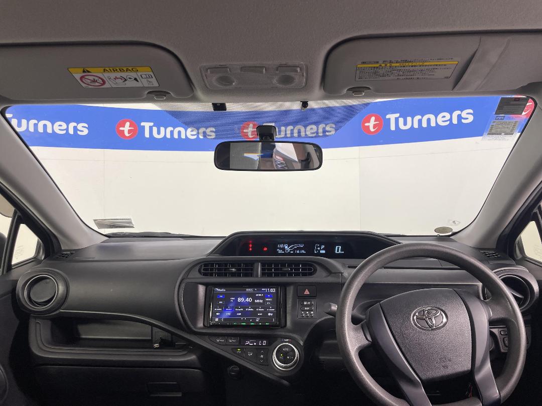 Photo '17' of Toyota Aqua Photo '17' of Toyota Aqua