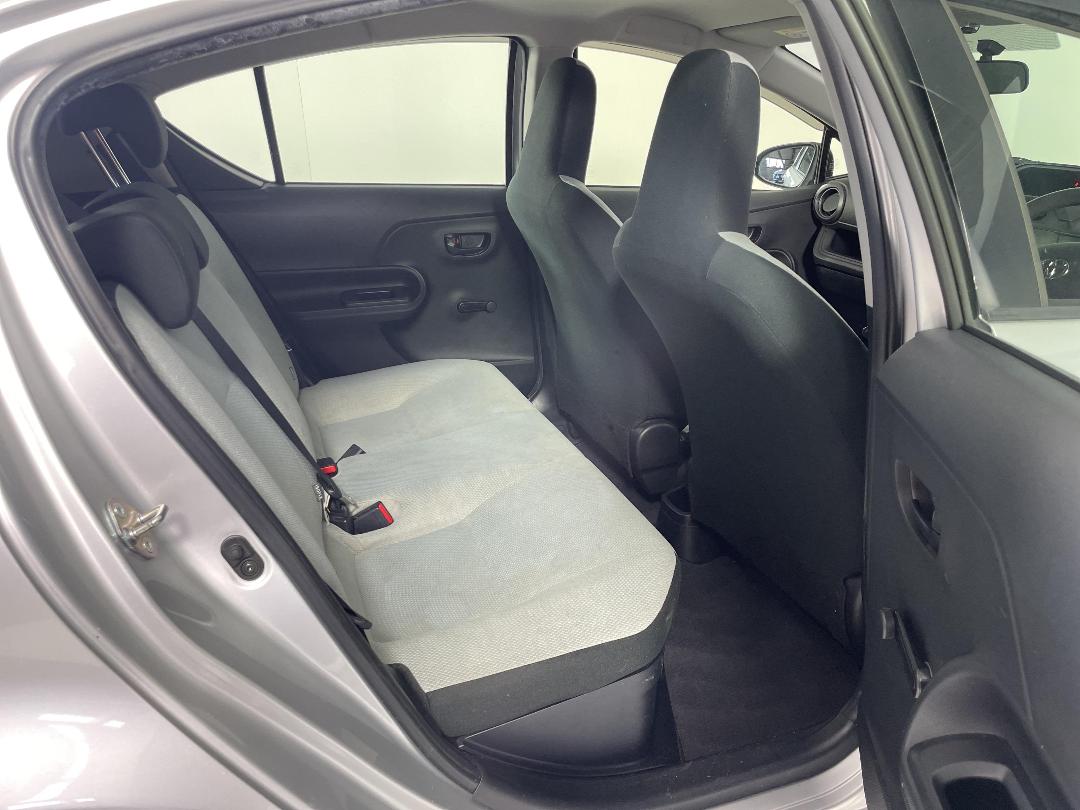 Photo '20' of Toyota Aqua Photo '20' of Toyota Aqua