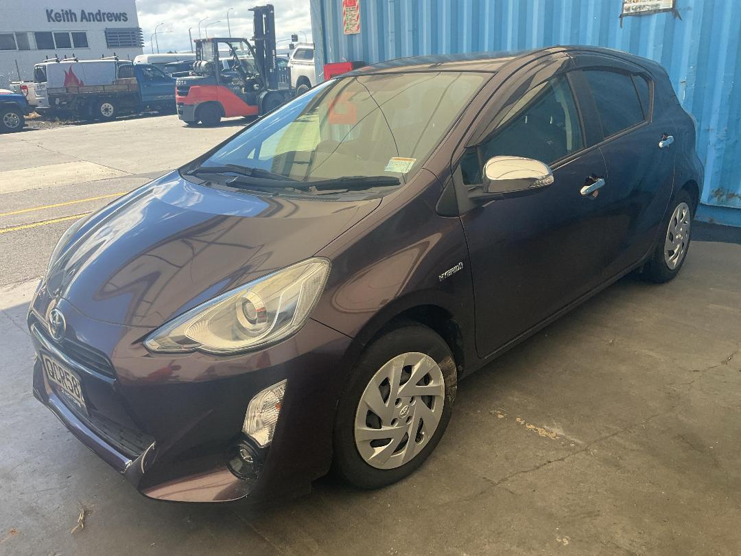 Photo '3' of Toyota Aqua Photo '3' of Toyota Aqua