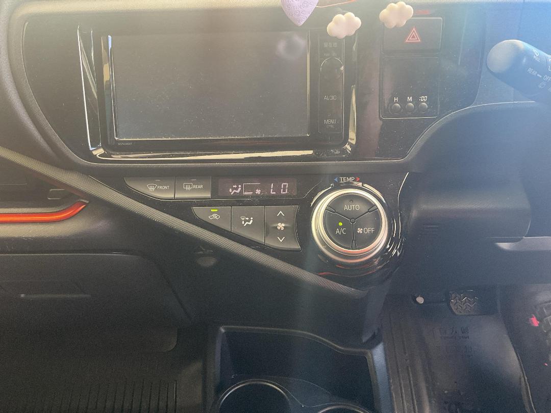 Photo '8' of Toyota Aqua Photo '8' of Toyota Aqua