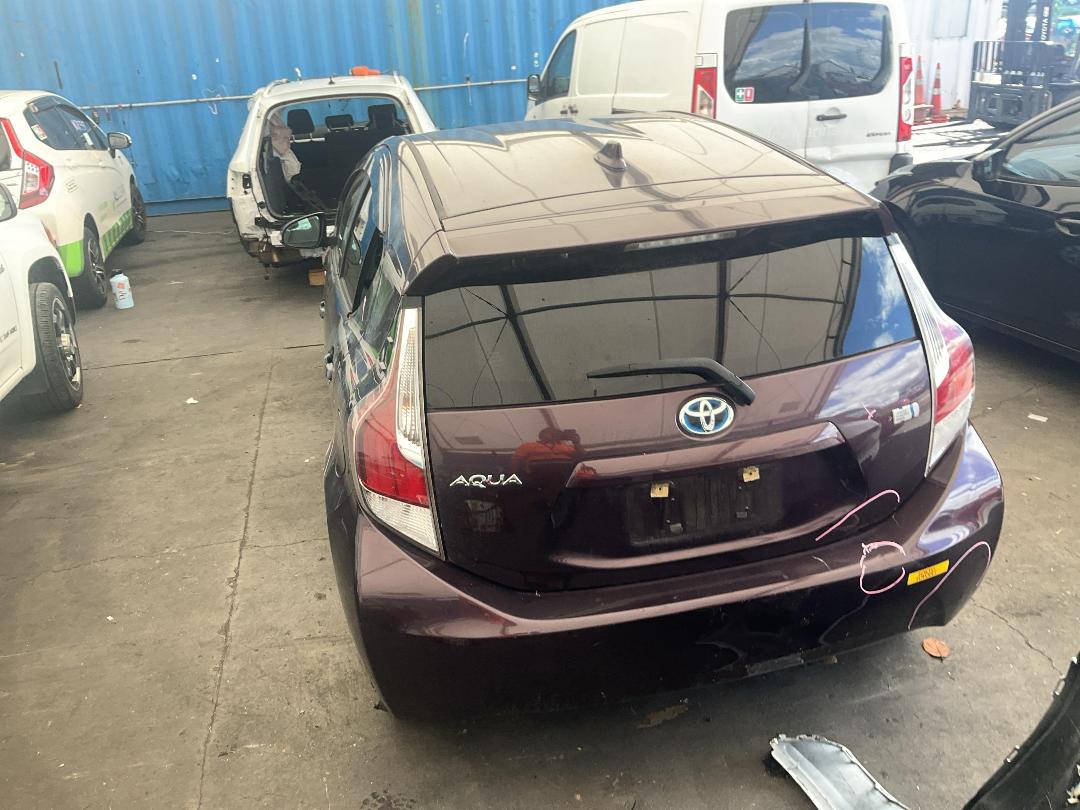 Photo '12' of Toyota Aqua Hybrid Photo '12' of Toyota Aqua Hybrid