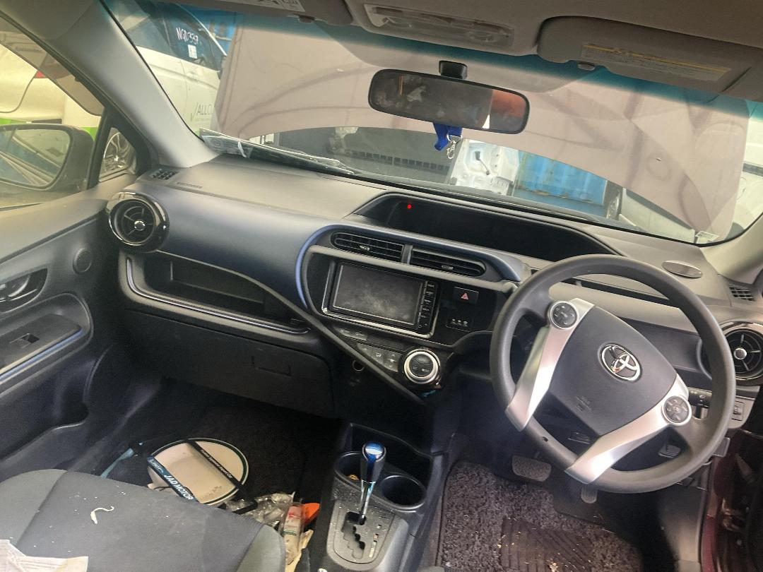 Photo '23' of Toyota Aqua Hybrid Photo '23' of Toyota Aqua Hybrid