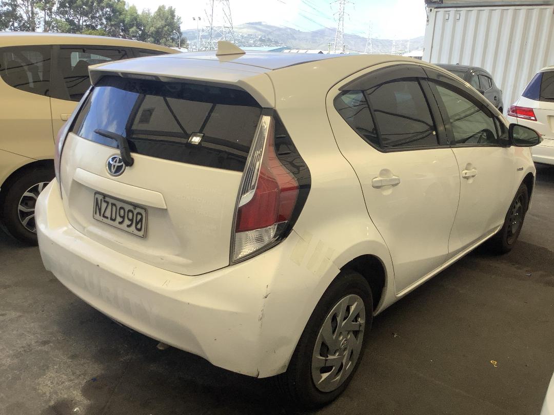 Photo '5' of Toyota Aqua Photo '5' of Toyota Aqua