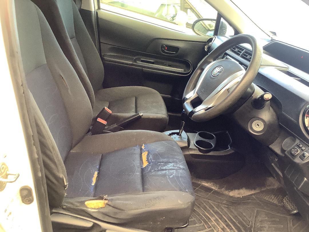 Photo '13' of Toyota Aqua Photo '13' of Toyota Aqua