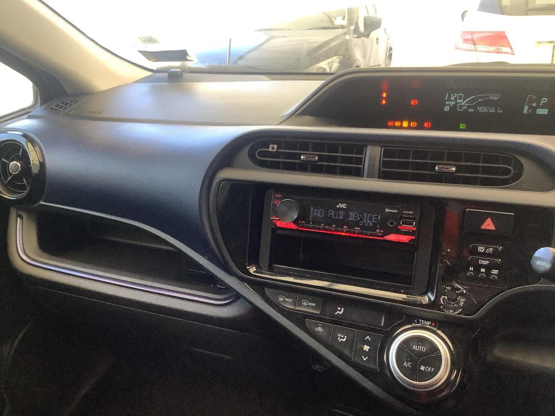 Photo '21' of Toyota Aqua Photo '21' of Toyota Aqua