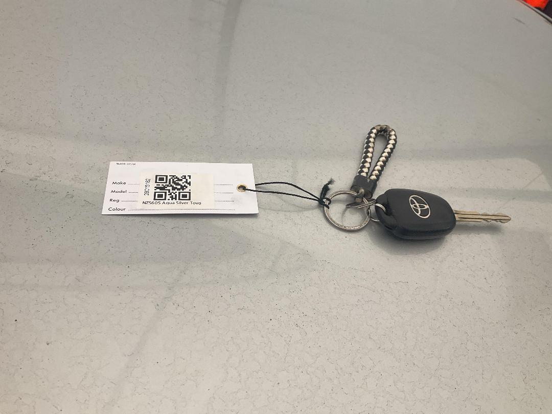 Photo '22' of Toyota Aqua