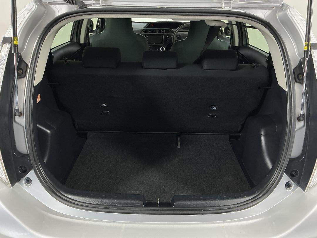 Photo '14' of Toyota Aqua