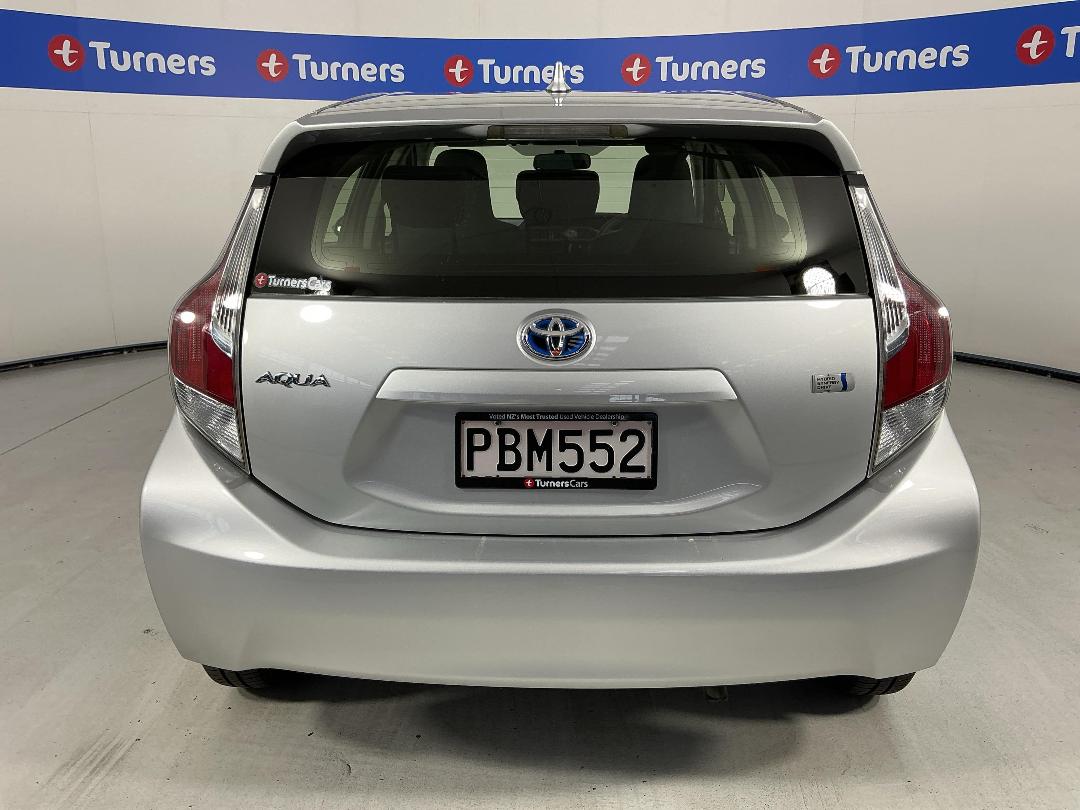 Photo '6' of Toyota Aqua