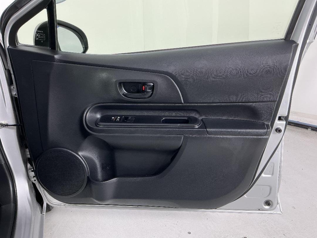 Photo '15' of Toyota Aqua