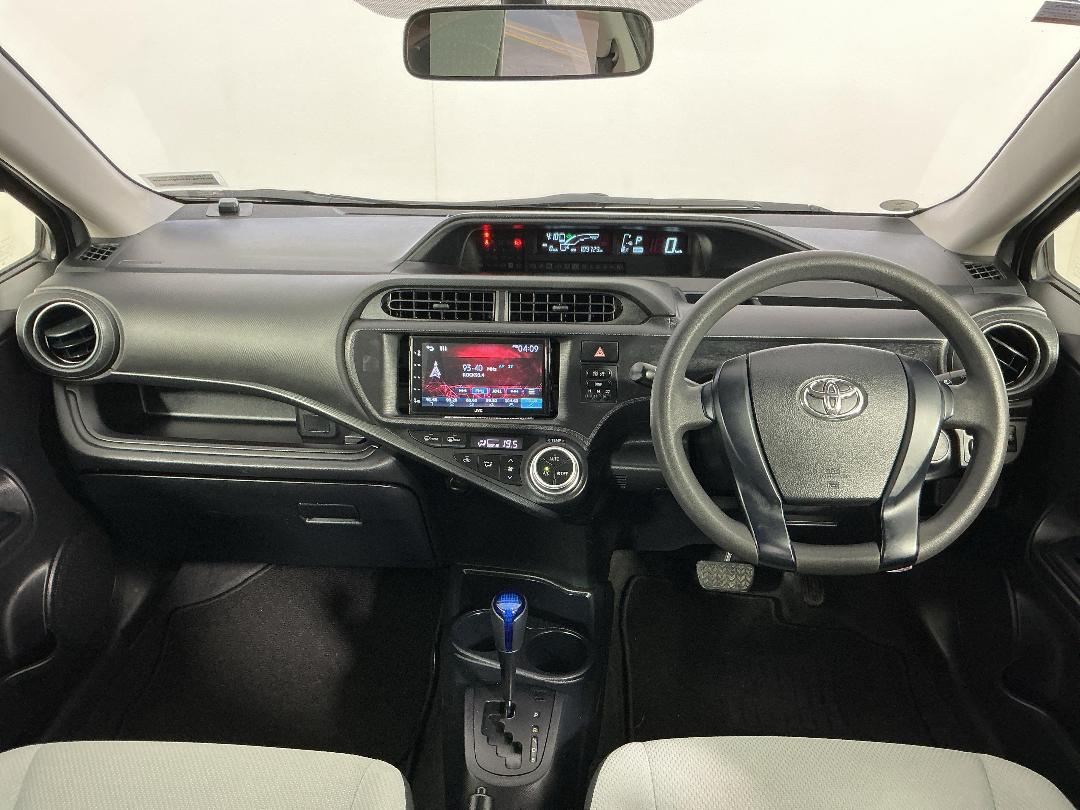 Photo '17' of Toyota Aqua