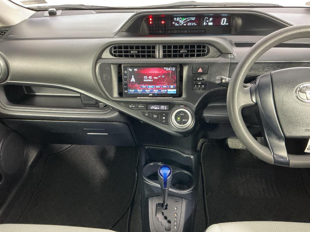 Photo '18' of Toyota Aqua