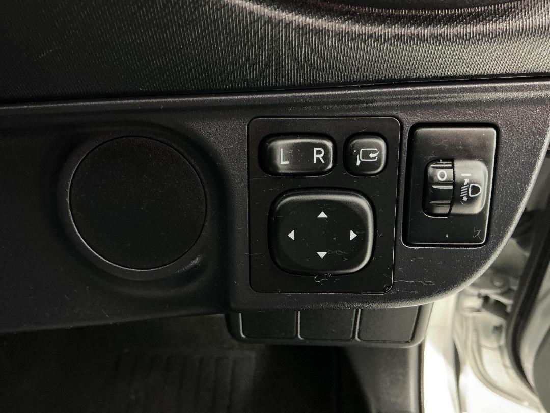 Photo '24' of Toyota Aqua