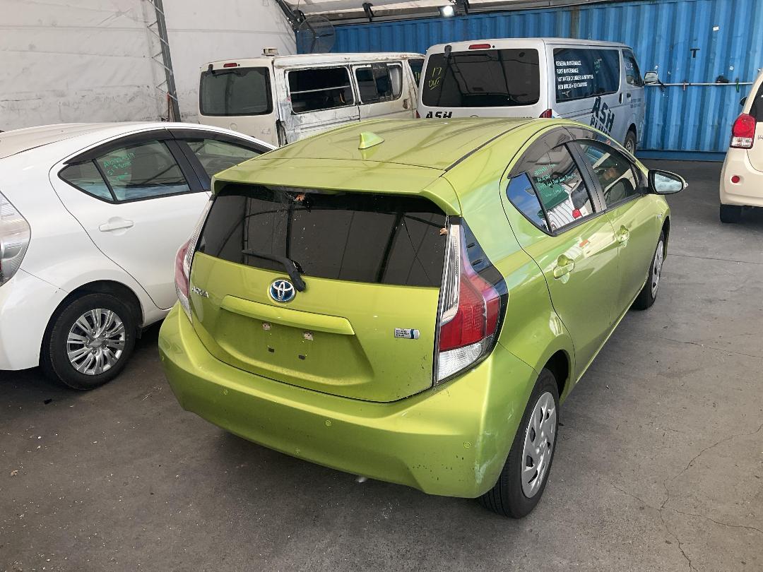 Photo '13' of Toyota Aqua