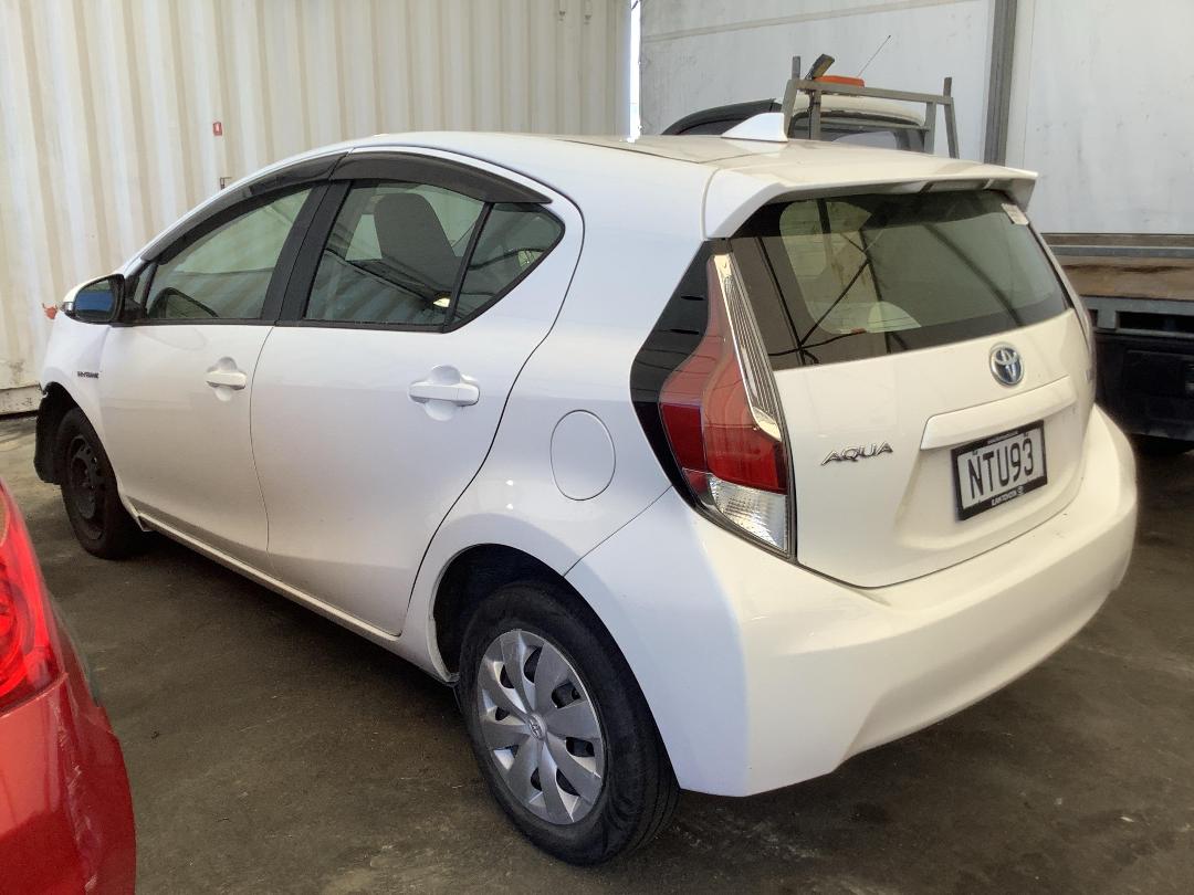 Photo '8' of Toyota Aqua Hybrid