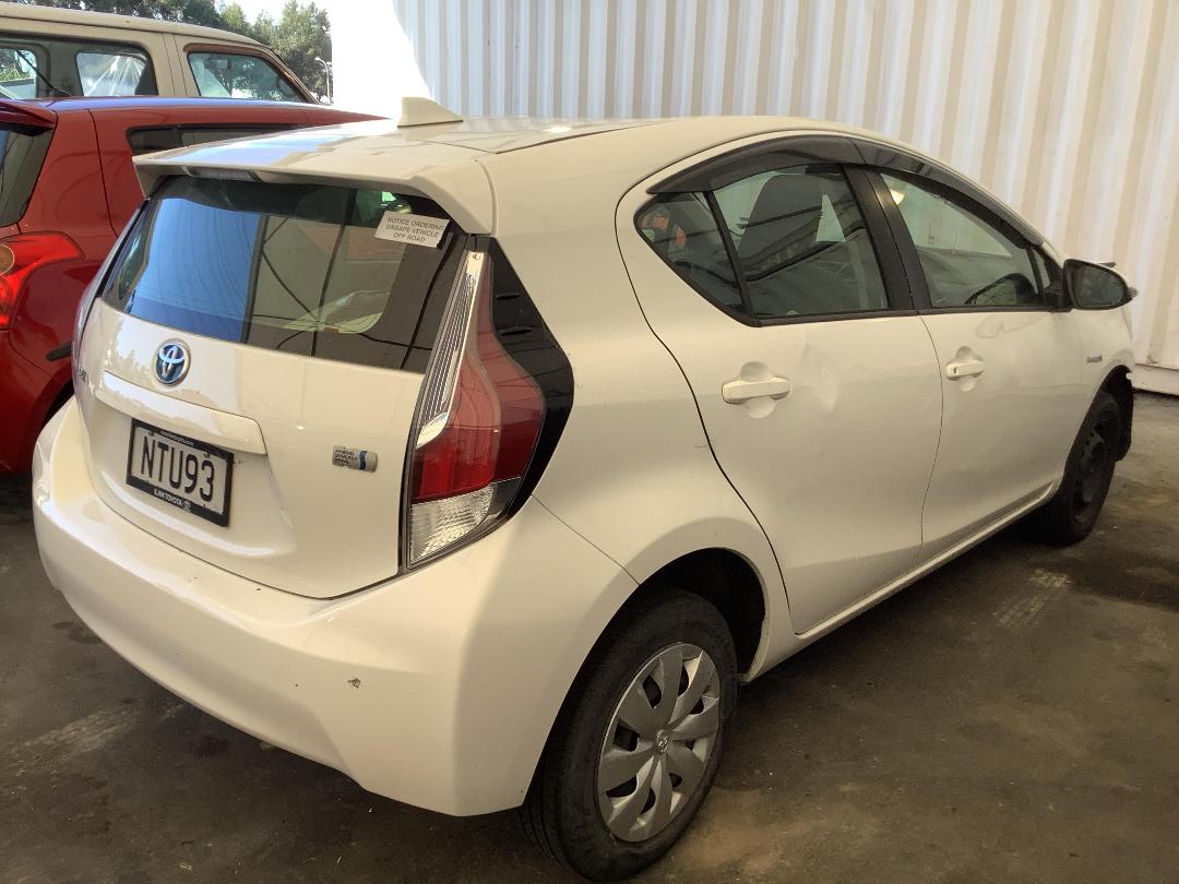 Photo '5' of Toyota Aqua Hybrid