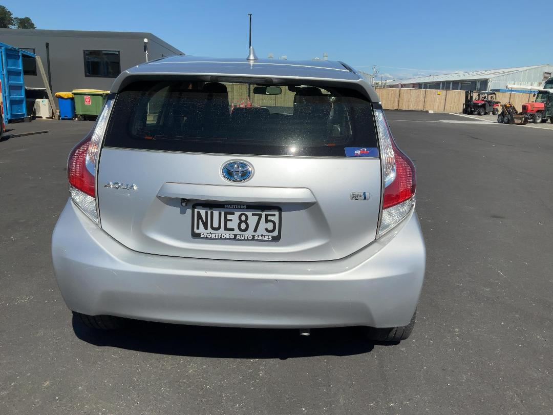 Photo '4' of Toyota Aqua Hybrid