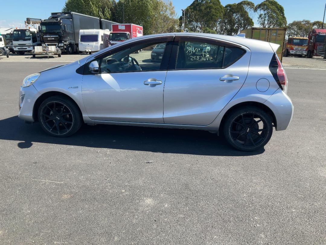 Photo '6' of Toyota Aqua Hybrid