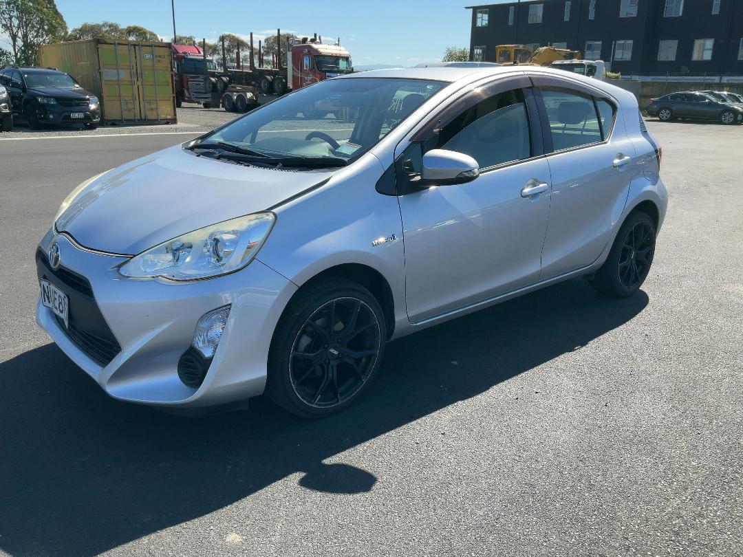 Photo '7' of Toyota Aqua Hybrid