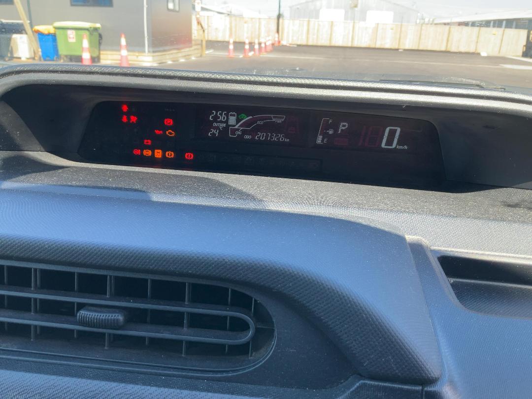 Photo '9' of Toyota Aqua Hybrid