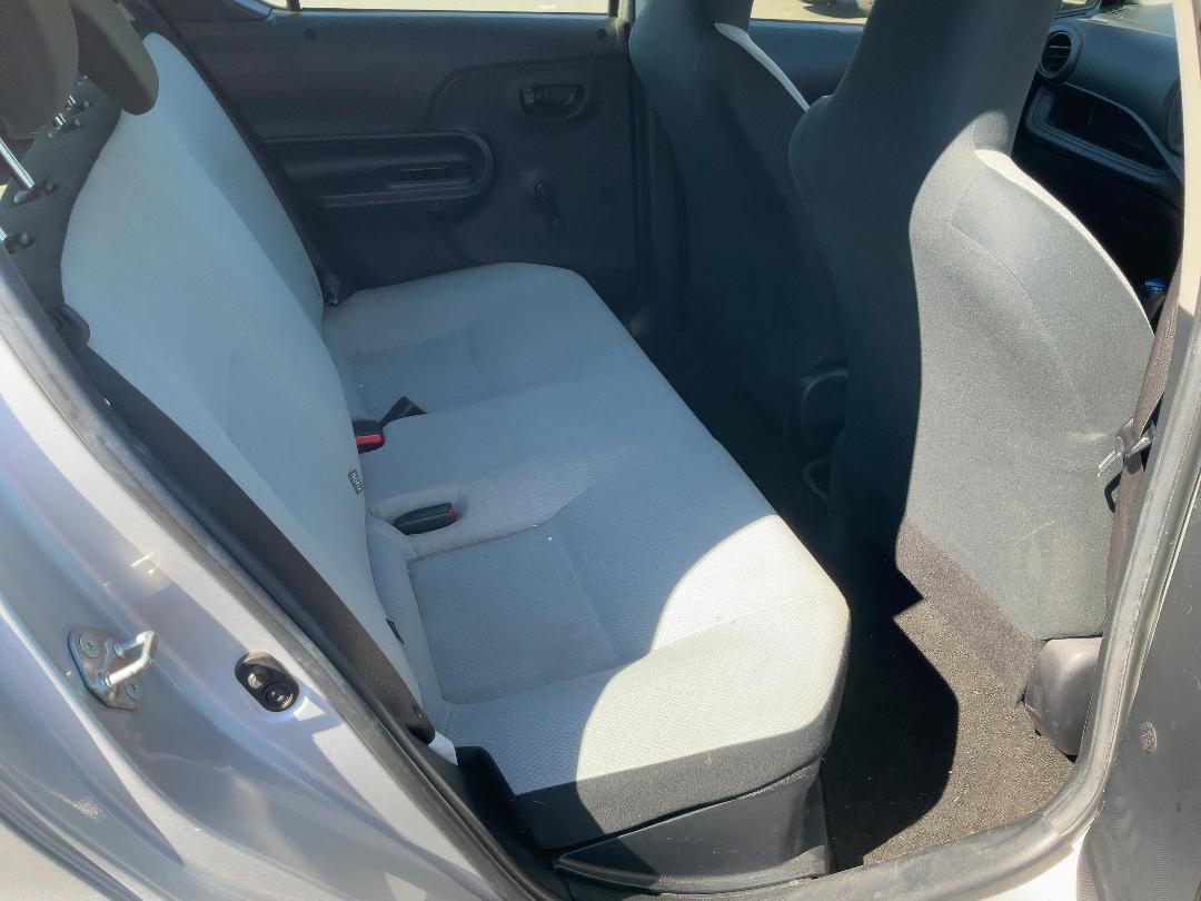 Photo '12' of Toyota Aqua Hybrid