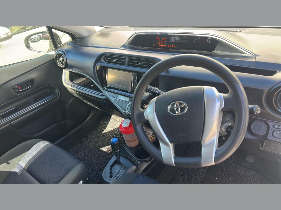 Photo '3' of Toyota Aqua Hybrid